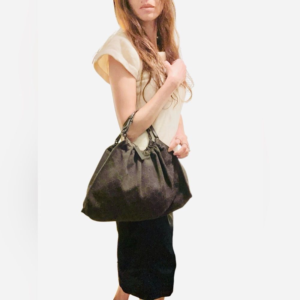 Gucci Black Hobo Bag with Signature Pattern - Picture 2 of 16